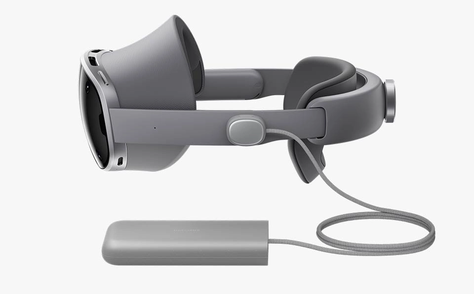 Samsung Galaxy XR külgvaade – akupakk ja toiteühendus, väline aku ühendub seadmega juhtme kaudu